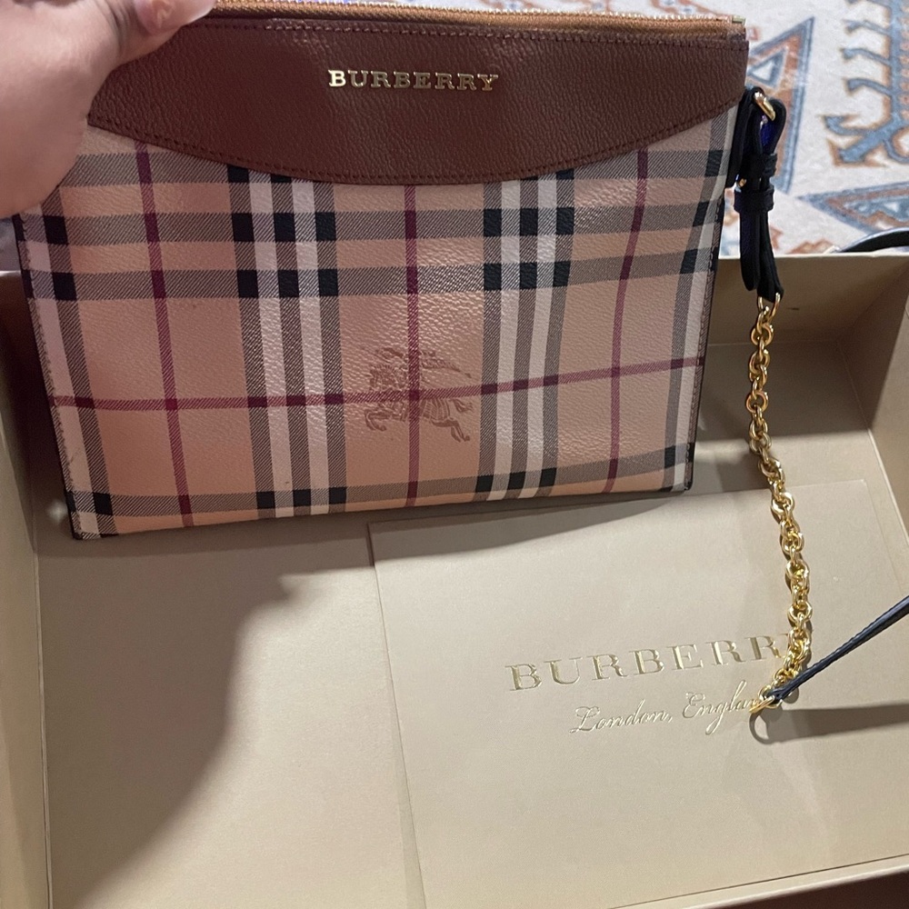 Burberry crossbody (authentic)